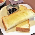 ジャム cafe 可鈴 - パン。手作りジャムはブルーベリーでした。