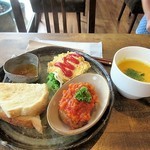 ジャム cafe 可鈴 - ミニプレート(650円)はパンを選択。スープはカボチャのポタージュでした。