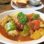 ジャム cafe 可鈴 - メインのチキンのトマトカレー煮込