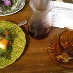 ボタニカルアイテムアンドカフェ シアン - コーヒーがデキャンタみたいなのに入ってきました