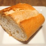 アトリエドアイ - ランチコース 3456円 のパン