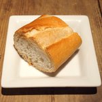 アトリエドアイ - ランチコース 3456円 のパン