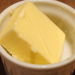 アトリエドアイ - ランチコース 3456円 のバター