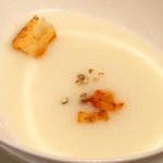 アトリエドアイ - ランチコース 3456円 のジャガイモのポタージュ