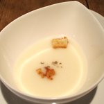 アトリエドアイ - ランチコース 3456円 のジャガイモのポタージュ