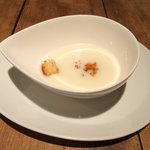 アトリエドアイ - ランチコース 3456円 のジャガイモのポタージュ