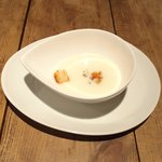 アトリエドアイ - ランチコース 3456円 のジャガイモのポタージュ