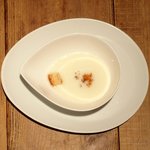 アトリエドアイ - ランチコース 3456円 のジャガイモのポタージュ