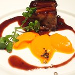 ランチコース 3456円 の牛バラ肉とパテのミルフィーユ仕立て