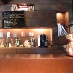 アトリエドアイ - 店内のカウンター席の風景です