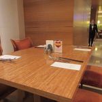 Continental Room - 此処ではビュッフェスタイルの朝食を楽しむ事が出来ました。
      
      ビュッフェコーナーには中華はもとより洋食や日本食のビュッフェも用意してありました。
      