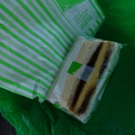 コウジ サンドイッチ - マスカルポーネムースとカスタードティラミス風