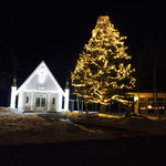 Yutoriro Karuizawa Hotel - 2017/2/12 モーニングで利用。
                      外観の様子。
                      到着したのは11日の夜なので、イルミネーションが綺麗でした！
                      チャペルもあります。