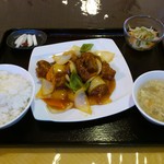 中華ダイニング 昇華 - ランチの酢豚定食です。(2017年2月)