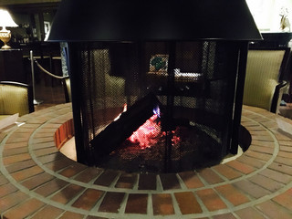 Yutoriro Karuizawa Hotel - 2017/2/12 モーニングで利用。
                        バーラウンジには、コーヒーとカフェオレ、ティーパックが置いてあり、いつでもくつろげます！