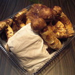 松もと - 今宵の厳選素材は岩手山産の松茸です。