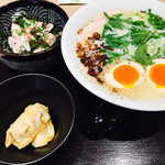 Ramen Nishiki - 2017/2/12 ランチで利用。
      トロ玉ラーメン塩(900円＋税)
      Cセット(トリマヨ丼＋揚げ餃子)(480円＋税)