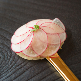 一つ一つの素材の個性を追求した、オザミならではのスペシャリテ