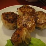 異味香 - 名物「焼焼売」です。