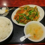 Chuuka Ryourikaen - 牛肉、アサリとニンニクの芽炒め定食です。