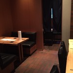 銀座 KAN - 店内奥（個室とテーブル席）