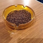 ミモザ - 灰皿にはコーヒー豆(私は使いませんが)