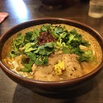 炙り味噌らーめん 麺匠 真武咲弥 渋谷店 - エスニックパクチーラーメン　1,030円
