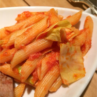 Osteria UVA RARA 横浜 - キャベツとトマトソースのペンネ