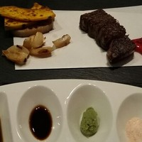 鉄板焼 逢坂 - 黒毛和牛フィレ肉ステーキ120グラム、五種類ソース