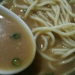 ラーメン げんこつ家 - スープと麺アップ