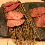 西麻布けんしろう - 【塩焼き】スノーエージングタンとカルビの3種盛り合わせ