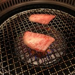 西麻布けんしろう - 【塩焼き】カルビ 焼きはじめ