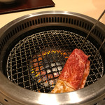 西麻布けんしろう - 【焼きすき】巨大サーロインの焼きはじめ