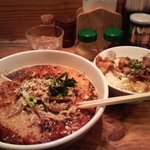 麺飯食堂 なかじま - 担々麺(辛め)＋豚肉丼セット