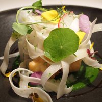 ルカンケ - ランチコース 4746円 の真鱈の白子のフリット ウドのリボンを纏わせて 鮮やかな菜の花のソース シェリヴィネガーのアクセント