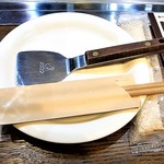 Honkaku Hiroshima Okonomiyaki Tanimoto - 鉄板が近い