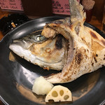 八百金  - 鰤カマ(あたま)塩焼き