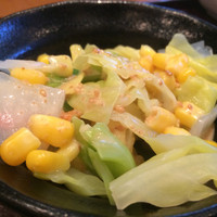 天ぷら ひさご - 先に出てくるゆで野菜サラダ。蒟蒻入ってる。