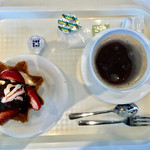 カフェ・ディ・フェスタ - ストロベリーショコラサンデー、アメリカンコーヒーの空中写真 2016/03/18