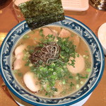 虎の家 - 虎の家麺(豚骨)+味付け玉子+チャーシュー+半ライス