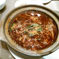 倶楽湾 - 牛肉の四川風辛味土鍋煮込み