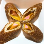 ミスズベーカリー - ソーセージパン内部