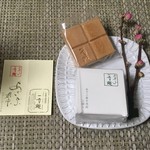 一幸庵 - あざぶ最中3個セット690円  最中の皮と中のあんこ(羊羹みたいな)が別々になっています。