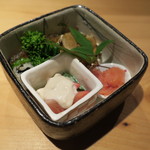 器楽亭 - 五郎島金時のチップス、ホワイトセロリと苺の白和え、諸子の南蛮漬け、自家製の鱈子の酒粕漬け