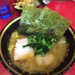 家系総本山 ラーメン 吉村家 - 並盛り+味玉。