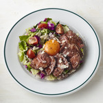 アフタヌーンティー・ラブアンドテーブル - チョップドサラダライス ローステッドビーフ