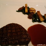 ル・ペルゴレーズ - 特選和牛フィレ肉のｸﾞﾘｴ　ﾊﾟｰｽﾆｯﾌﾟ小松菜ﾓﾘｰﾕ茸を添えて