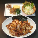 Ajikoubou Shiki - ランチタイムのオーダーNo.1「鶏めしセット」　Wikipediaでは岡山県の郷土料理になってます。
