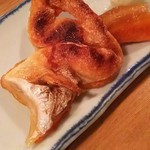 夜ノ焼魚 ちょーちょむすび - 鮭ハラス炭火焼き