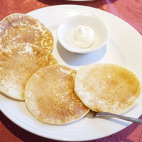 Russian Restaurant ROGOVSKI 銀座 - ブリヌィ：ロシア式パンケーキ(4枚500円・外税)